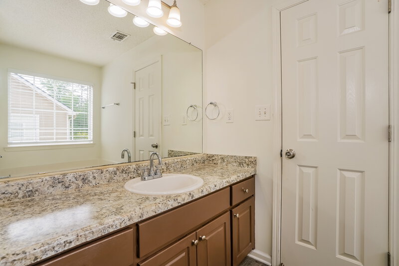 2,070/Mo, 824 Summit Park Trl McDonough, GA 30253 Main Bathroom View