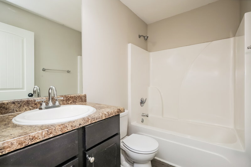 2,180/Mo, 1104 Jury Ct Locust Grove, GA 30248 Bathroom View