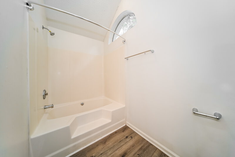1,905/Mo, 642 Beaver Run Trace McDonough, GA 30253 Main Bathroom View 2