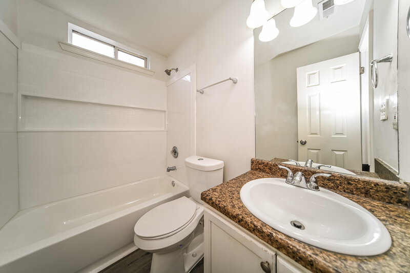 1,905/Mo, 642 Beaver Run Trace McDonough, GA 30253 Bathroom View