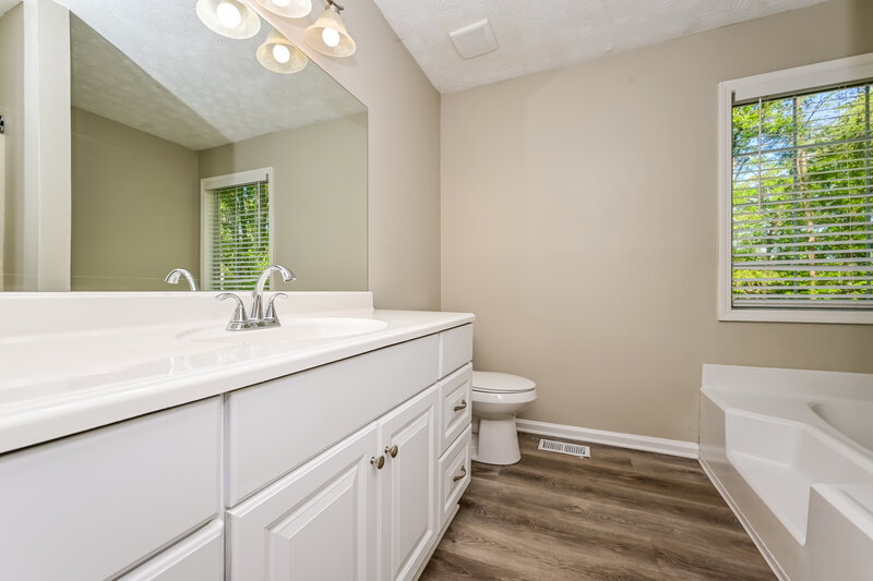 1,845/Mo, 50 Harvard Dr Covington, GA 30016 Main Bathroom View