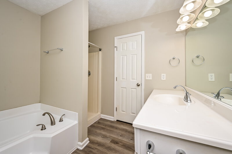 1,845/Mo, 50 Harvard Dr Covington, GA 30016 Main Bathroom View 2