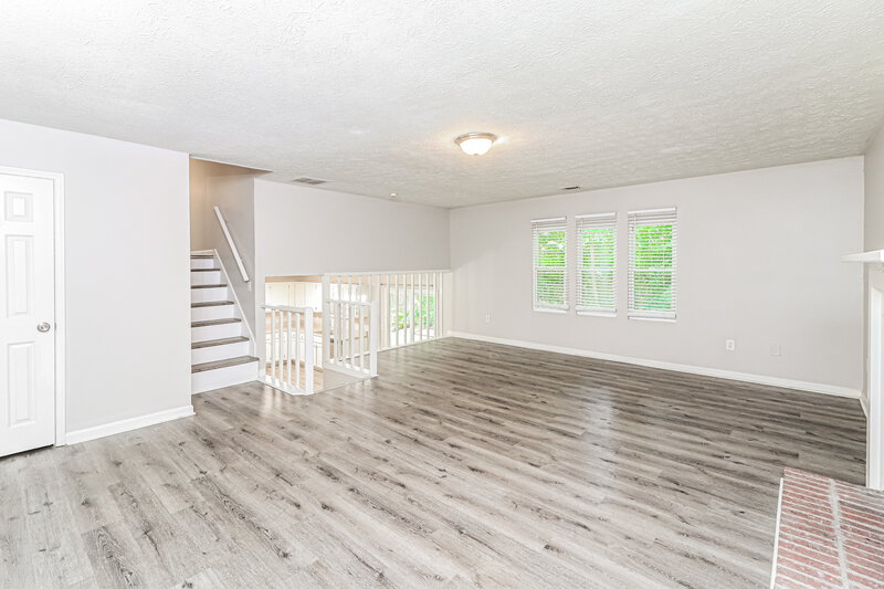 2,710/Mo, 5895 Brookside Drive SE Mableton, GA 30126 Living Room View 2