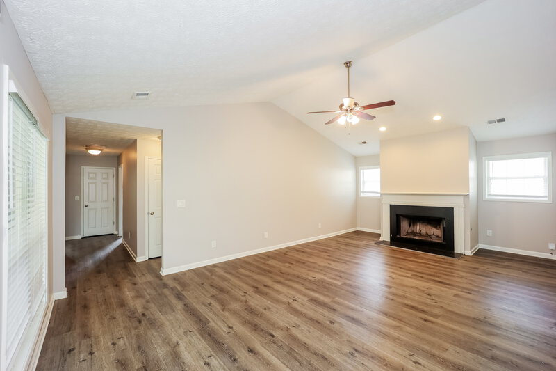 2,260/Mo, 110 Gingerbread Place Fayetteville, GA 30214 Living Room View 2