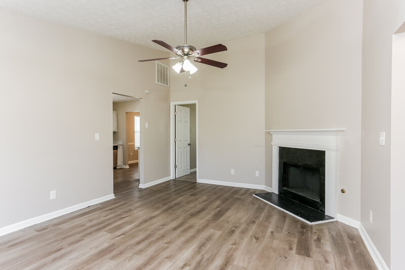 1,830/Mo, 405 Village Cir Stockbridge, GA 30281 Living Room View
