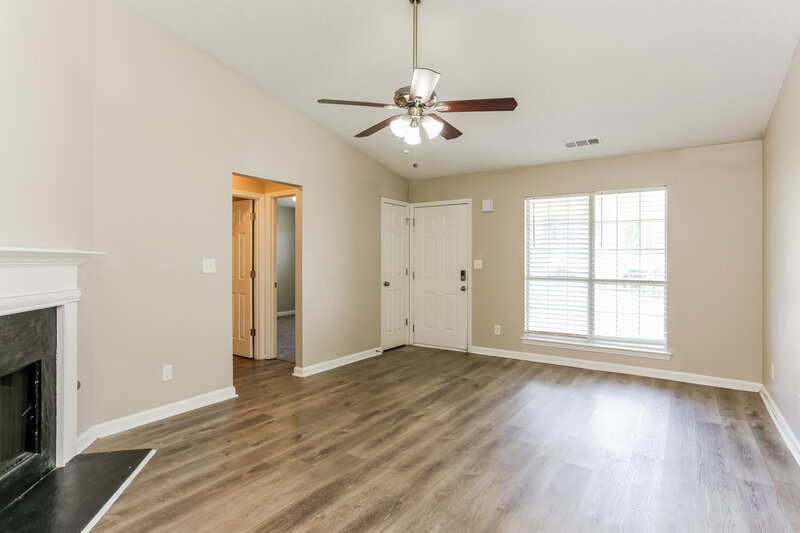 1,830/Mo, 405 Village Cir Stockbridge, GA 30281 Living Room View 2