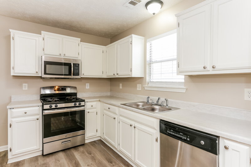 1,830/Mo, 405 Village Cir Stockbridge, GA 30281 Kitchen View