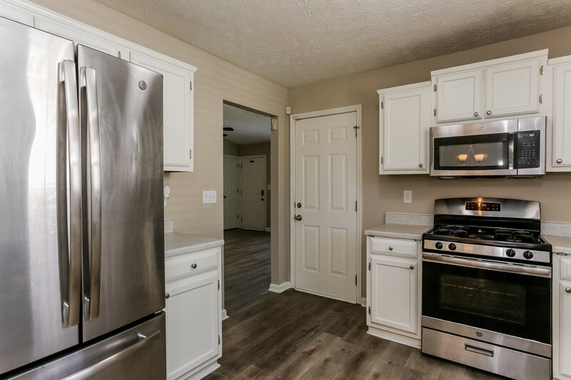 1,830/Mo, 405 Village Cir Stockbridge, GA 30281 Kitchen View 3