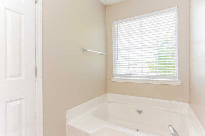 1,830/Mo, 405 Village Cir Stockbridge, GA 30281 Main Bathroom View 2