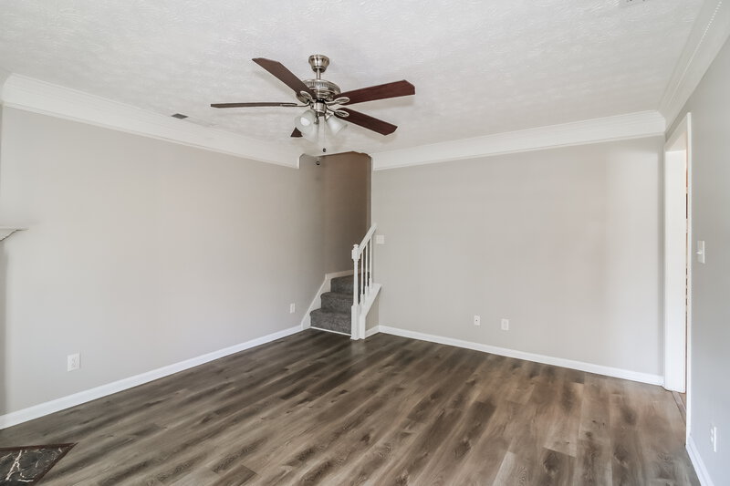 0/Mo, 1569 Dillard Road Stone Mountain, GA 30088 Living Room View 2