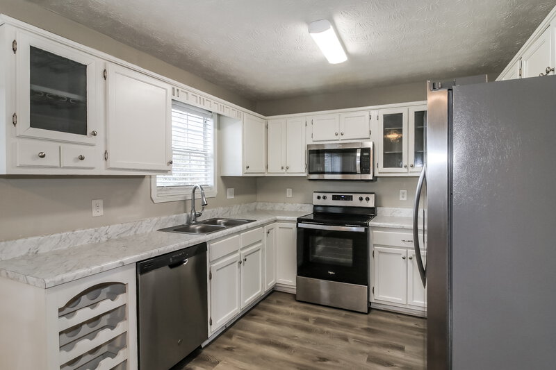 0/Mo, 1569 Dillard Road Stone Mountain, GA 30088 Kitchen View