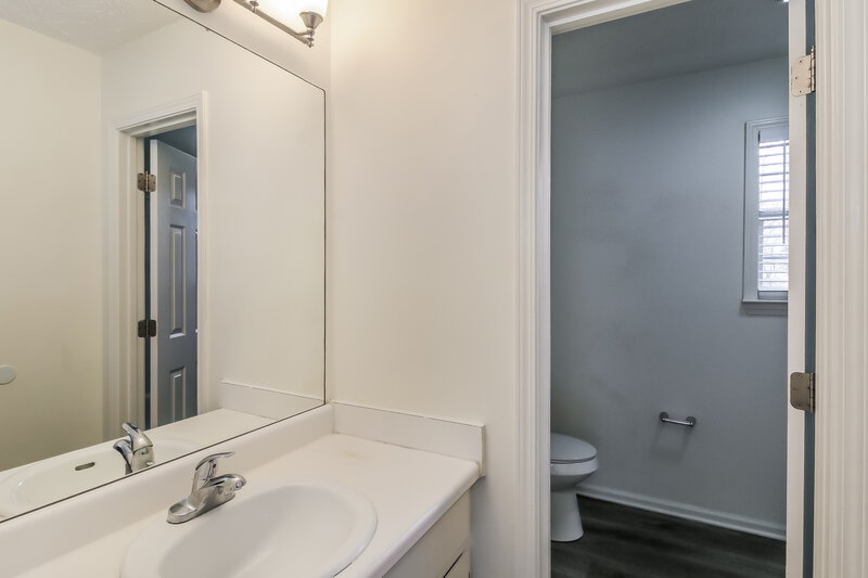 0/Mo, 1569 Dillard Road Stone Mountain, GA 30088 Main Bathroom View 2