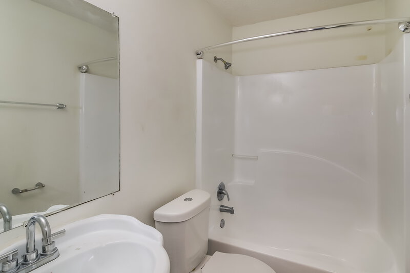 0/Mo, 1569 Dillard Road Stone Mountain, GA 30088 Bathroom View
