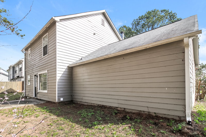 0/Mo, 1569 Dillard Road Stone Mountain, GA 30088 Rear View