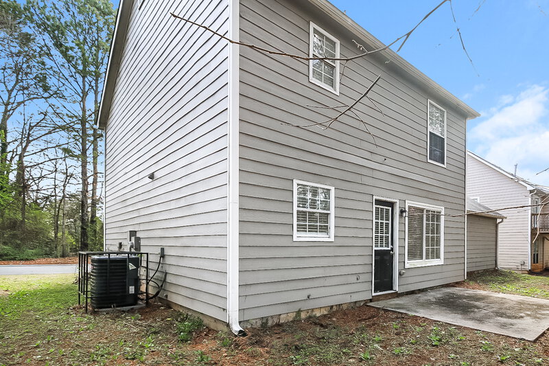 0/Mo, 1569 Dillard Road Stone Mountain, GA 30088 Rear View 2