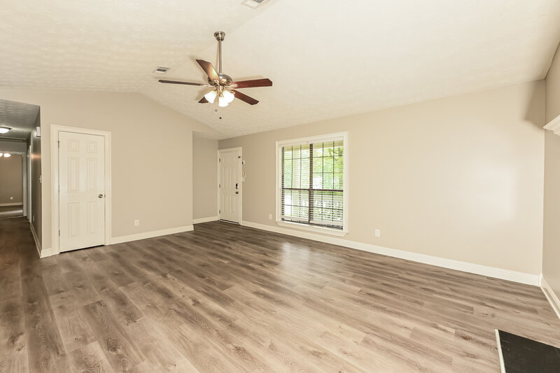 2,660/Mo, 411 Fairhaven Ct Stockbridge, GA 30281 Living Room View 3
