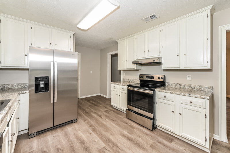 2,660/Mo, 411 Fairhaven Ct Stockbridge, GA 30281 Kitchen View 2