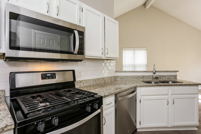 1,895/Mo, 359 Tait Rd Stockbridge, GA 30281 Kitchen View 2