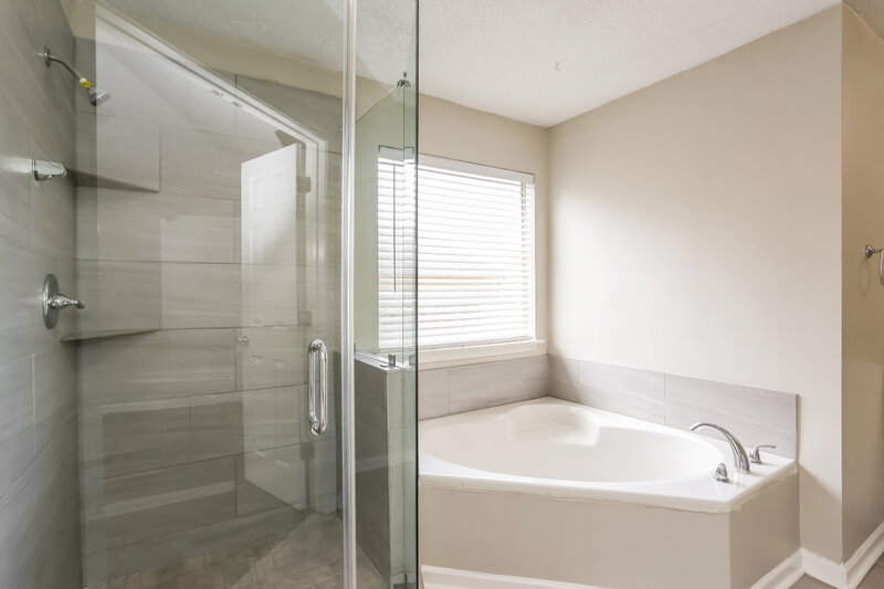 1,895/Mo, 359 Tait Rd Stockbridge, GA 30281 Main Bathroom View