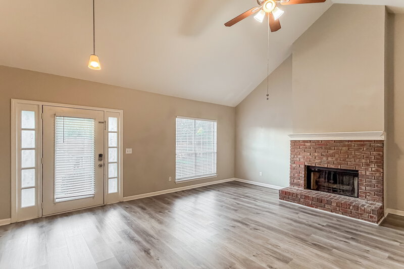 2,200/Mo, 520 Brooksdale Dr Woodstock, GA 30189 Living Room View