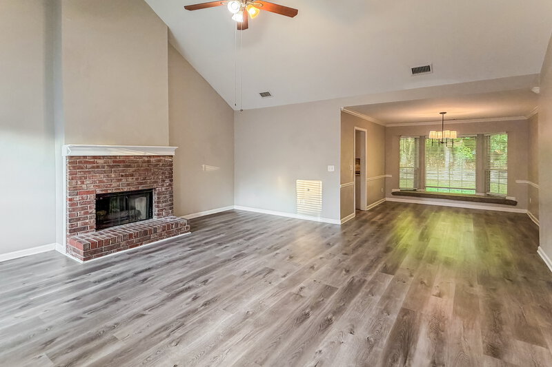 2,200/Mo, 520 Brooksdale Dr Woodstock, GA 30189 Living Room View 2