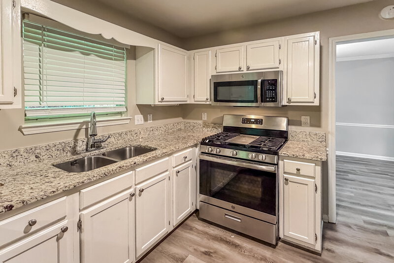2,200/Mo, 520 Brooksdale Dr Woodstock, GA 30189 Kitchen View 2