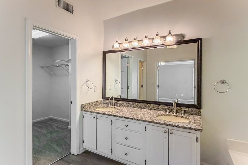 2,200/Mo, 520 Brooksdale Dr Woodstock, GA 30189 Main Bathroom View 2