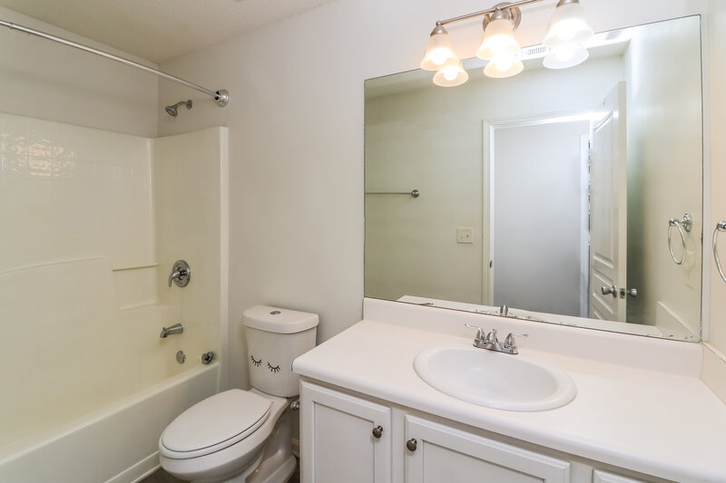 3,160/Mo, 211 Darbys Run Court Hiram, GA 30141 Bathroom View