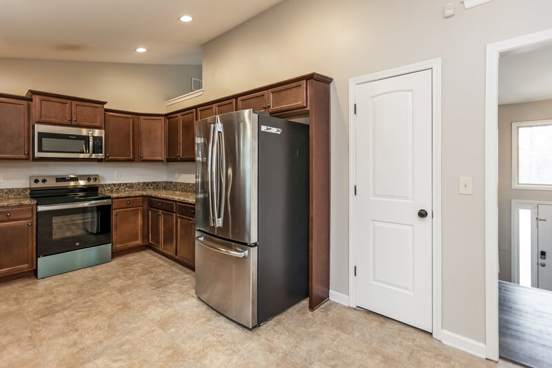 2,245/Mo, 1025 West Avenue Dallas, GA 30157 Kitchen View 2