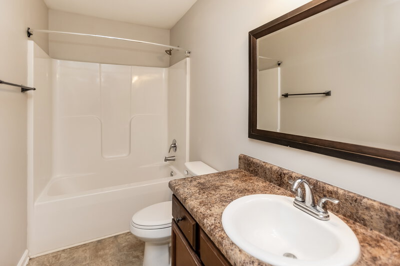 2,245/Mo, 1025 West Avenue Dallas, GA 30157 Bathroom View