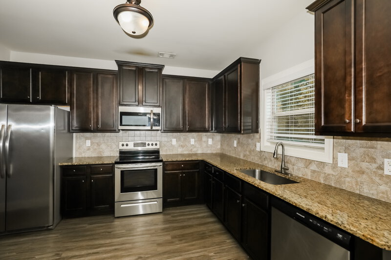 2,395/Mo, 10754 Southwood Drive Hampton, GA 30228 Kitchen View