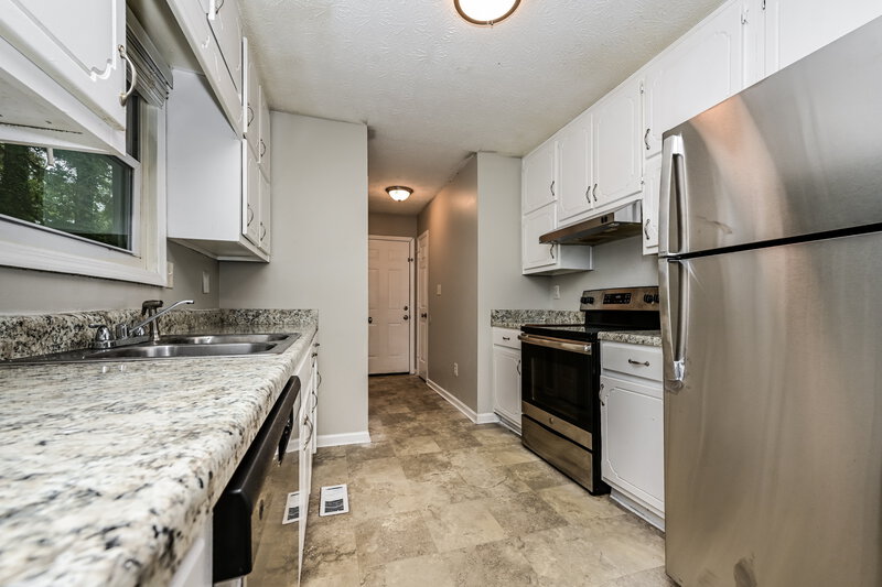 1,560/Mo, 180 Adrian Dr Stockbridge, GA 30281 Kitchen View