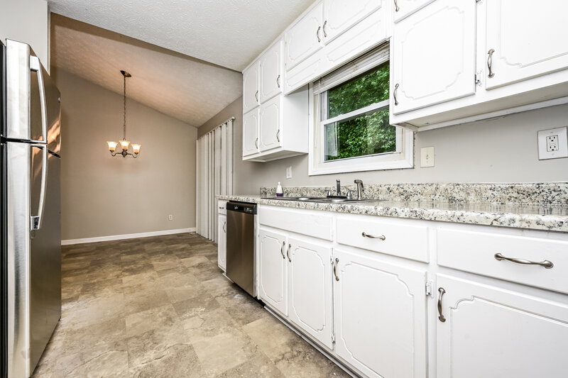 1,560/Mo, 180 Adrian Dr Stockbridge, GA 30281 Kitchen View 2