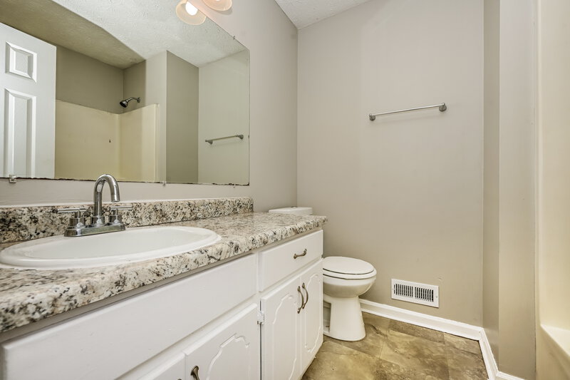 1,560/Mo, 180 Adrian Dr Stockbridge, GA 30281 Main Bathroom View
