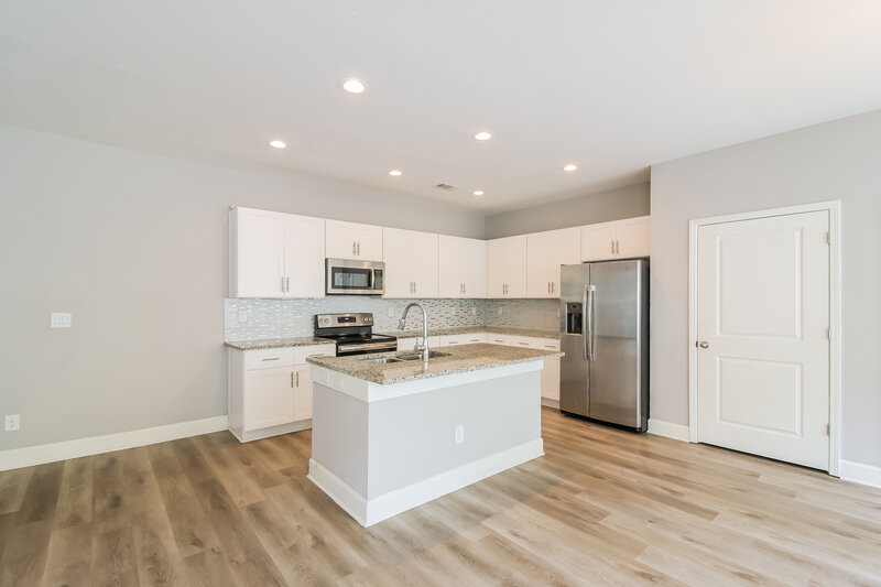 2,420/Mo, 424 Best Friends Turn Alley McDonough, GA 30252 Kitchen View