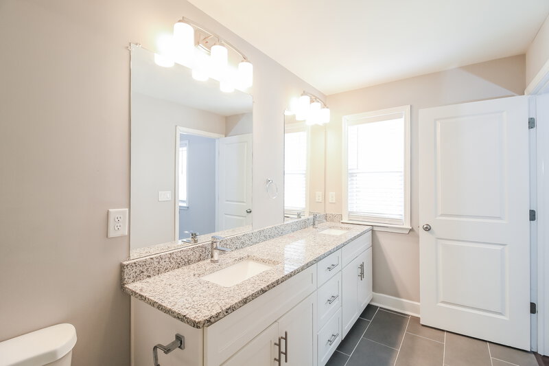 2,420/Mo, 424 Best Friends Turn Alley McDonough, GA 30252 Main Bathroom View 2