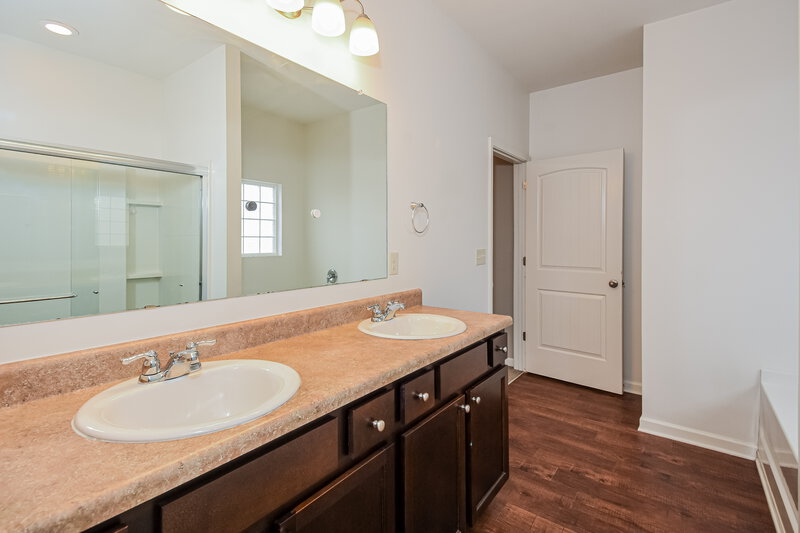 2,165/Mo, 141 Ivey Meadow Dr Dallas, GA 30132 Main Bathroom View