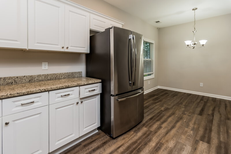 1,730/Mo, 25 Celtic CT Adairsville, GA 30103 Kitchen View