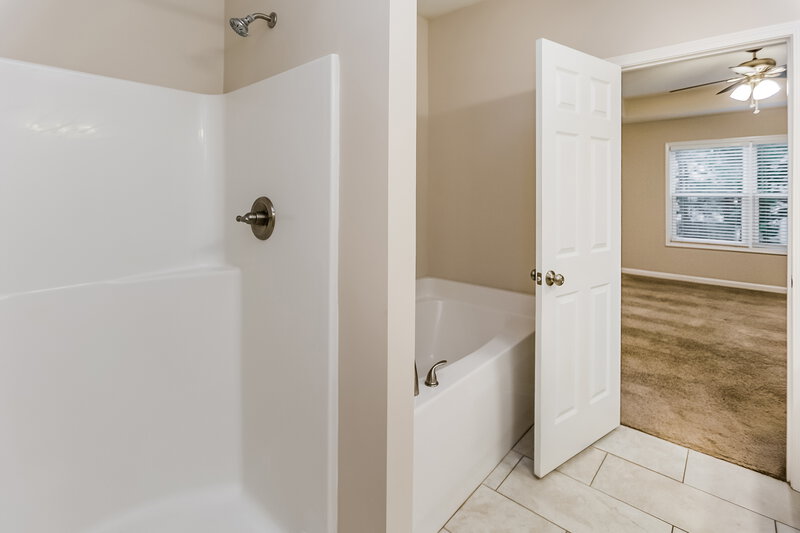 1,730/Mo, 25 Celtic CT Adairsville, GA 30103 Main Bathroom View 2