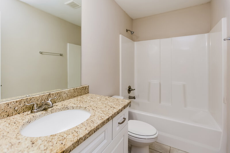 1,730/Mo, 25 Celtic CT Adairsville, GA 30103 Bathroom View 2
