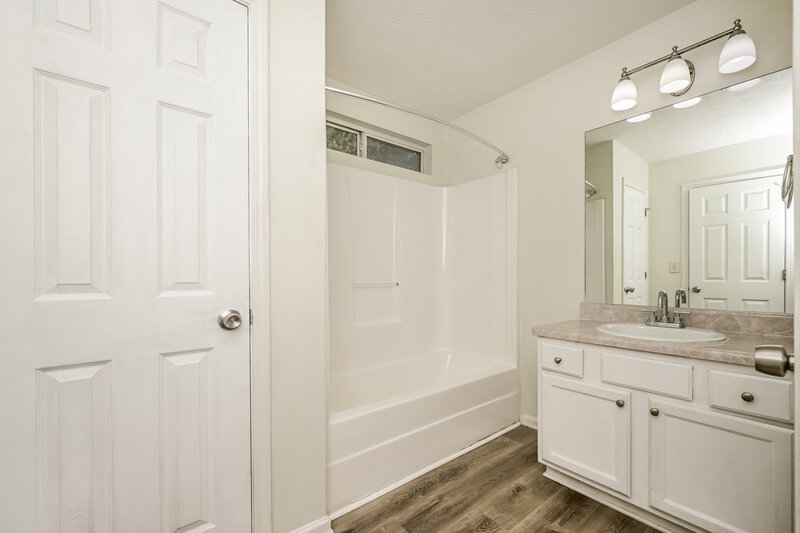 1,910/Mo, 5200 Tussahaw Crossing McDonough, GA 30252 Main Bathroom View 2
