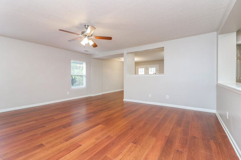 1,900/Mo, 417 Autumn Creek Drive Dallas, GA 30157 Living Room View 4