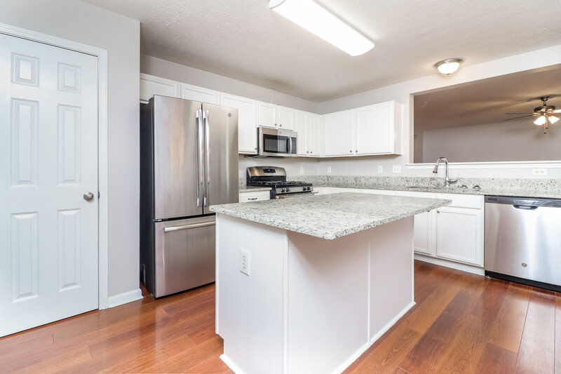 1,900/Mo, 417 Autumn Creek Drive Dallas, GA 30157 Kitchen View