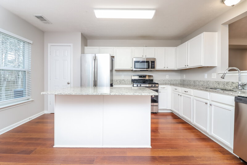 1,900/Mo, 417 Autumn Creek Drive Dallas, GA 30157 Kitchen View 2