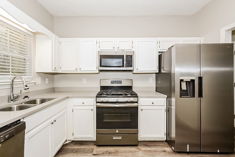 2,065/Mo, 8562 Glendevon Court Riverdale, GA 30274 Kitchen View 2