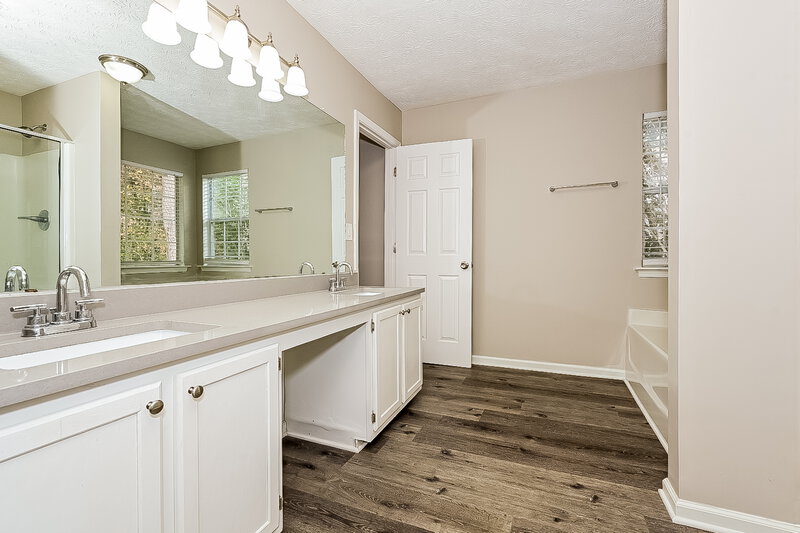 2,065/Mo, 8562 Glendevon Court Riverdale, GA 30274 Main Bathroom View