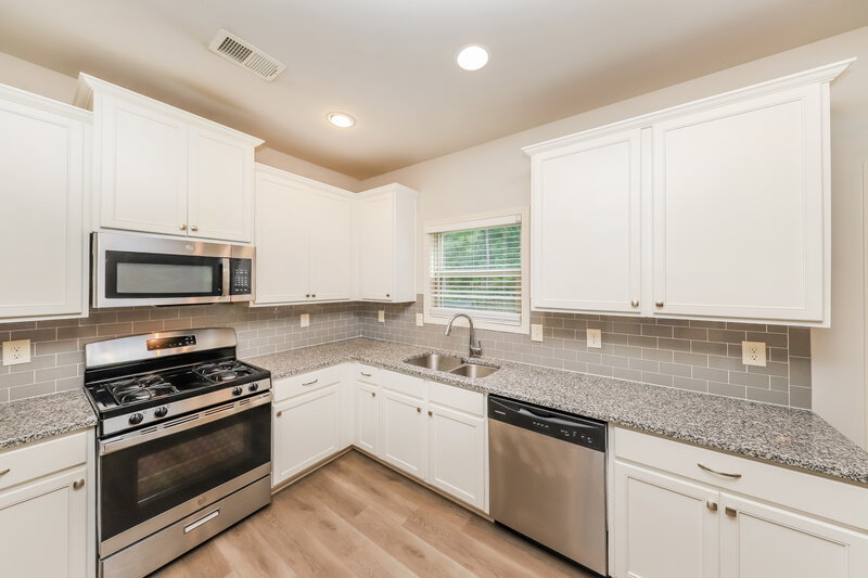 2,045/Mo, 89 Greatwood Ln Villa Rica, GA 30180 Kitchen View 2