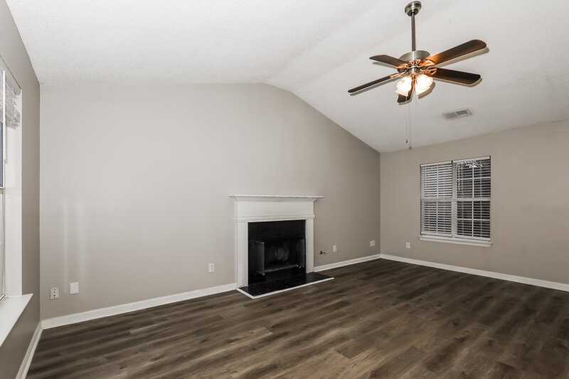 1,790/Mo, 709 Village Overlook McDonough, GA 30253 Living Room View