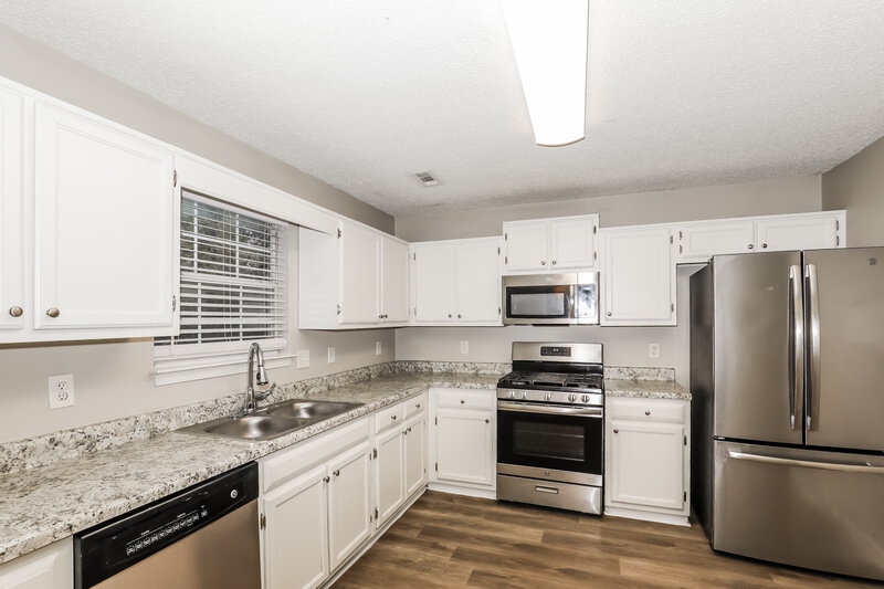 1,790/Mo, 709 Village Overlook McDonough, GA 30253 Kitchen View