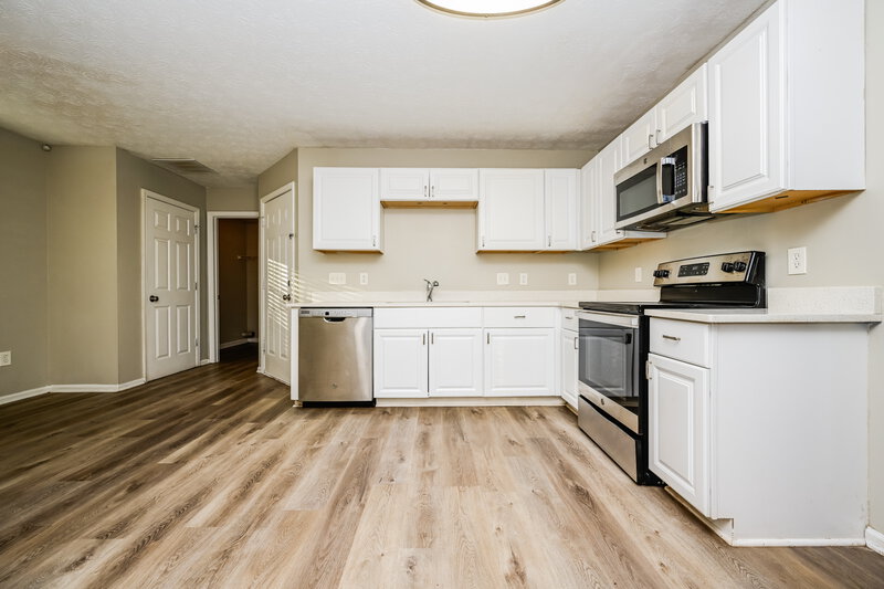 2,200/Mo, 29 Windcrest Dr Covington, GA 30016 Kitchen View